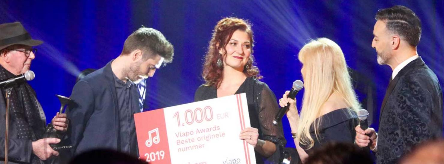 Sabien Tiels wint Sabamprijs voor beste originele nummer tijdens de Loftrompetten
