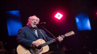Urbanus: “In de sketchen ga ik voluit maar het liedje mag ontroerend zijn” 